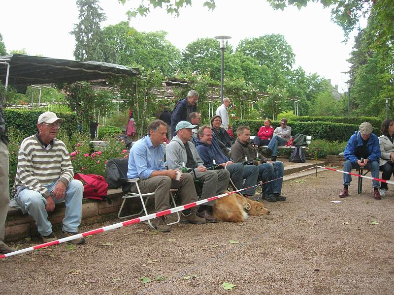2009-06-Oranienpark 037.jpg - Vorbereiten zum Finale - wer früh da ist, sitzt in der ersten Reihe